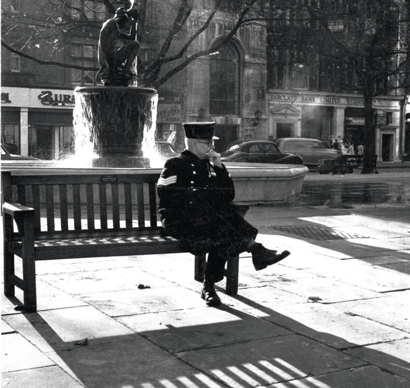 A Chelsea Pensioner on a London Seat, Sloane Square, London C.1955