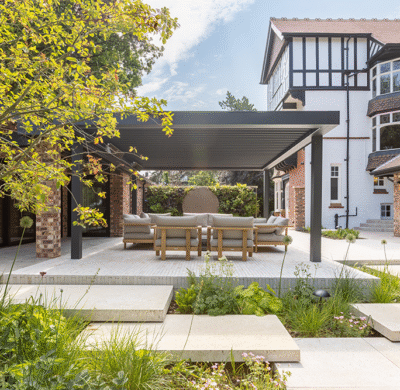Seamless Inside-Out Living: A Contemporary Courtyard Transformed with Schellevis