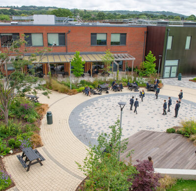 WHAT THE MODERN GARDEN LOOKS LIKE TODAY, ACCORDING TO AWARD-WINNING DESIGNERS