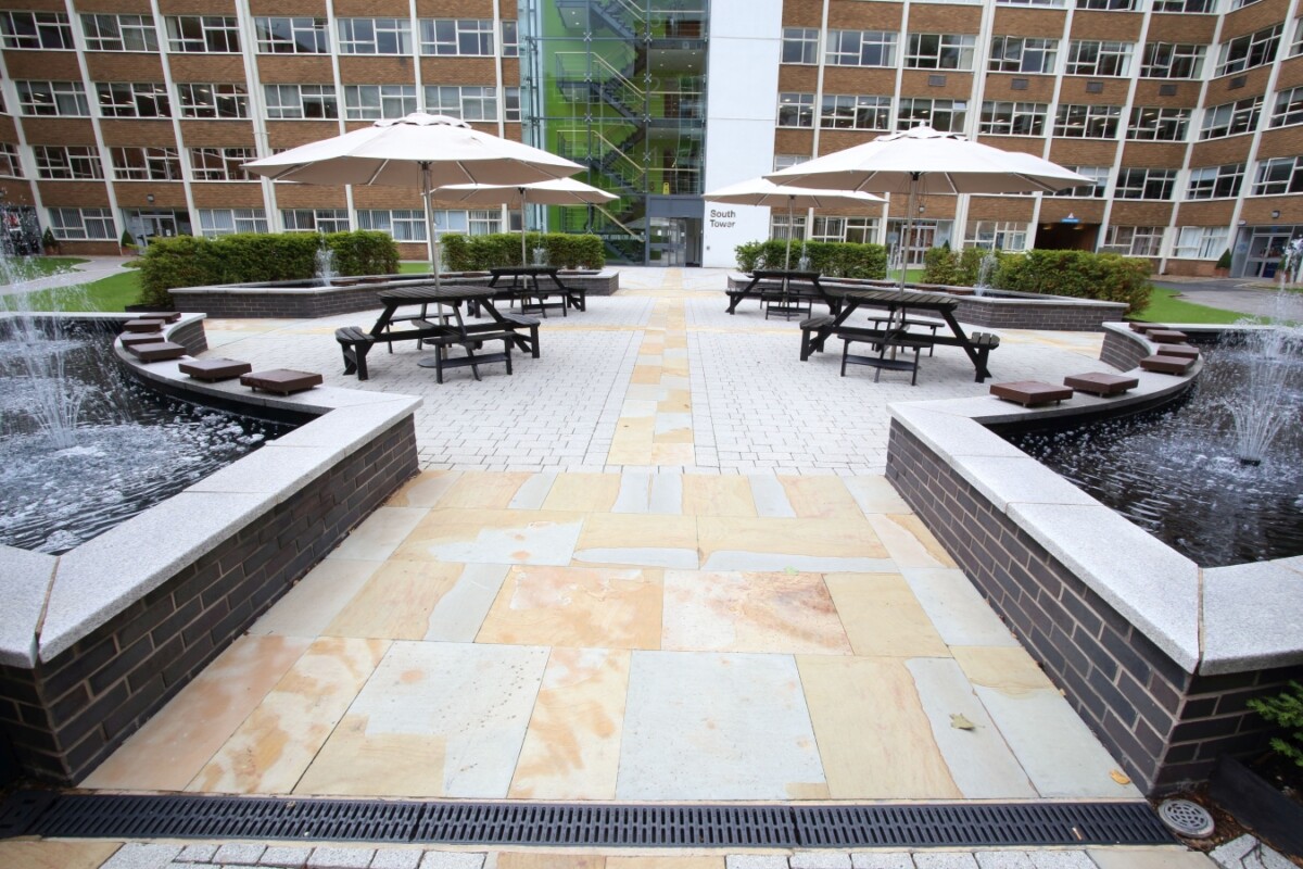 No Staining with GftK Paving Jointing Even on Sawn Sandstone & Keep working in wet weather with no shrinkage cracking