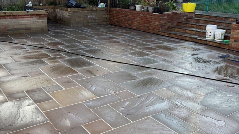 Non-Staining Paving jointing – Even on Sawn Sandstone,  Keep Working in Wet Weather,  & No Shrinkage Cracking